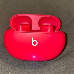 Beats by Dre. Studio Buds-Red